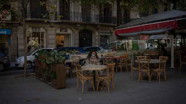 Un bar en Barcelona durante la pandemia de coronavirus  /  EUROPA PRESS - DAVID ZORRAKINO