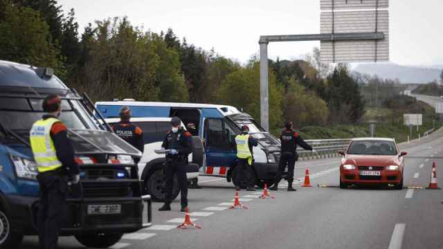 Control de los Mossos d'Esquadra en una imagen de archivo / EL 9 NOU