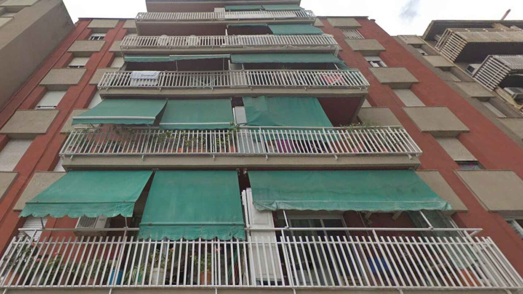 El edificio de Mataró al que intentaron acceder unos okupas descolgándose con una cuerda / GOOGLE STREET VIEW