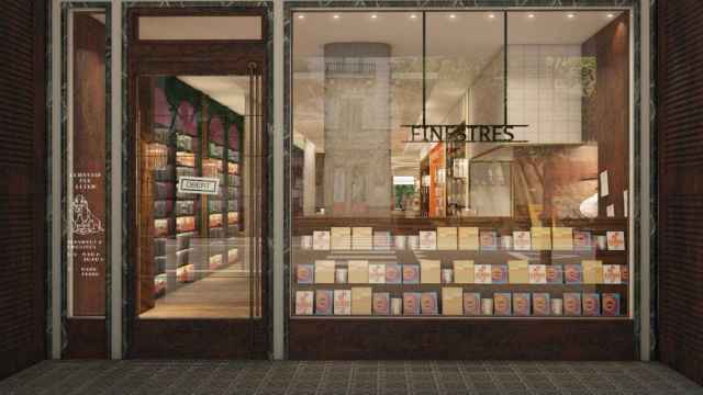 Entrada de la librería Finestres, una de las mejores de Barcelona / LLIBRERIA FINESTRES