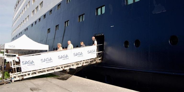 Pasajeros de un crucero bajan del barco / EUROPA PRESS