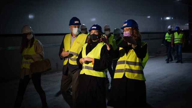 Ada Colau y Janet Sanz visitan las obras del túnel de Glòries, que encaran su tramo final / EUROPA PRESS