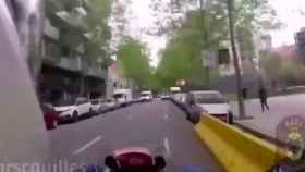 Imagen del vídeo que muestra la actuación policial del motorista / INSTAGRAM