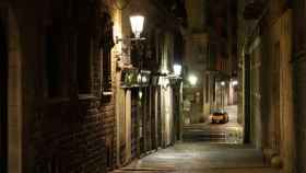 Un callejón oscuro en el centro de Barcelona / EFE