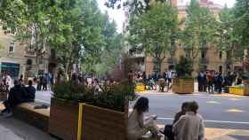 Reuniones anticovid en la superilla de Sant Antoni de Barcelona / TWITTER - @Barcelonaesque1