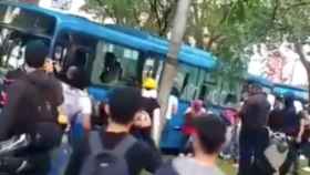 Destrozan un autobús durante las protestas en Colombia / INSTAGRAM
