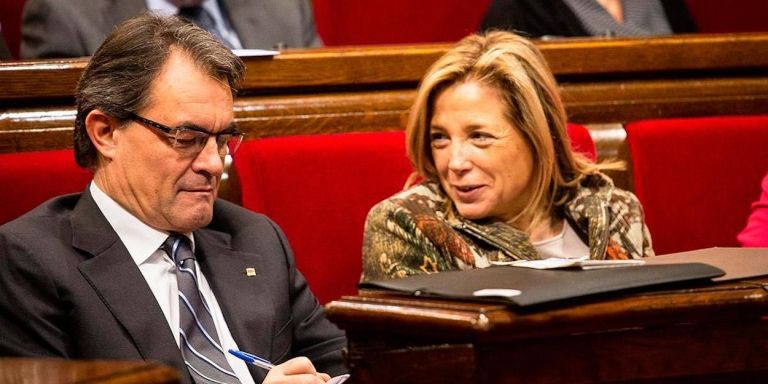 Joana Ortega, exvicepresidenta de la Generalitat con Artur Mas / EFE