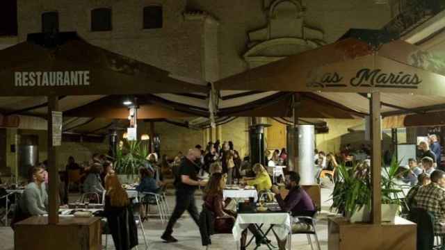 Terraza de un local de restauración durante el servicio de cenas / EFE