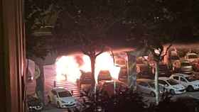 Incendio de coches de madrugada en Badalona / METRÓPOLI ABIERTA