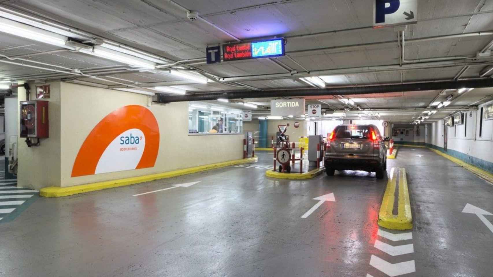 Interior de un parking Saba en Barcelona / PARKAPP