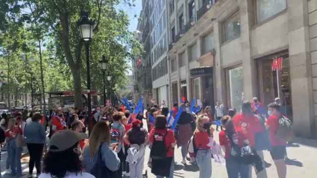 Los trabajadores de H&M se manifiestan en Paseo de Gràcia / M.A.