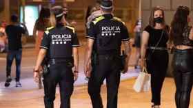 Agentes de la Guardia Urbana patrulla en Barcelona / EUROPA PRESS