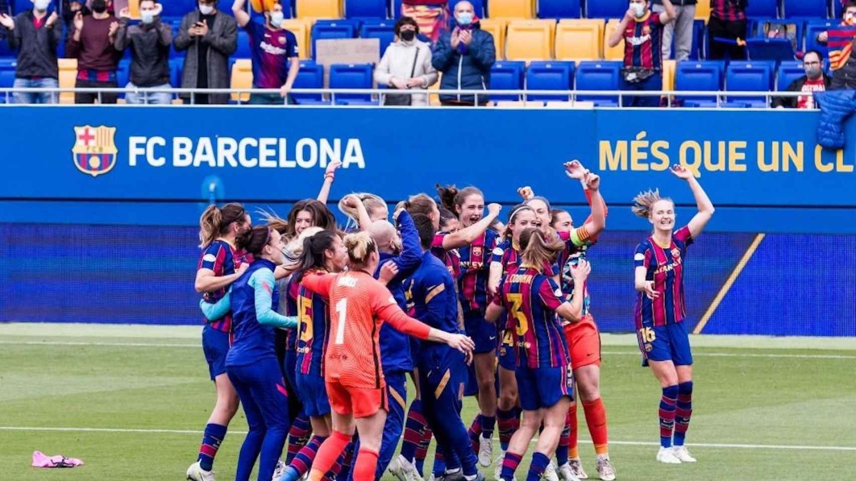 Las jugadoras del Barça celebran la consecución de la Liga / FC BARCELONA