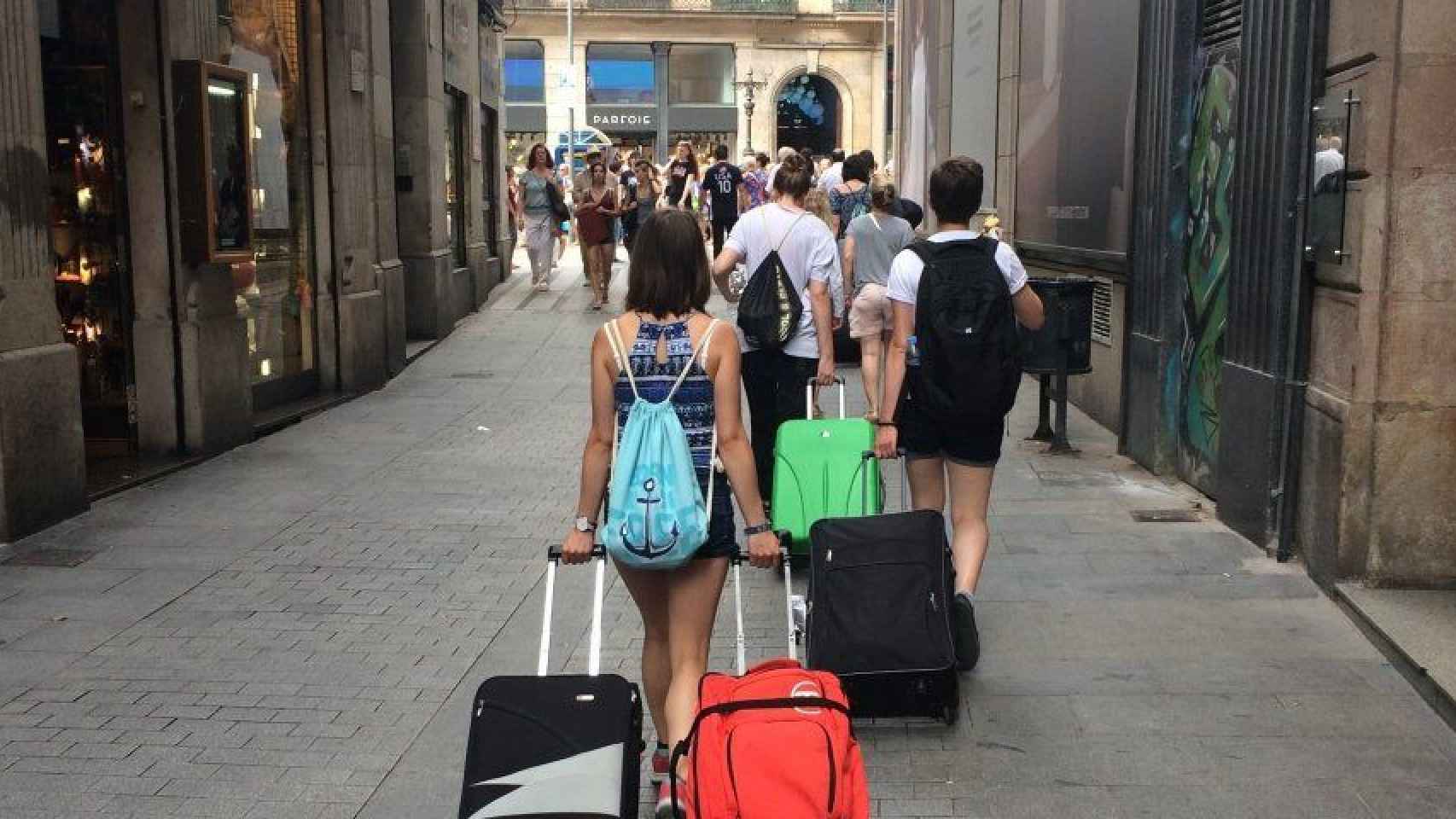 Turistas en una calle de Barcelona / METRÓPOLI - XFDC