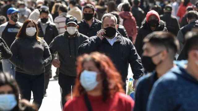 Personas con mascarilla en Barcelona / EUROPA PRESS