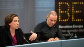 Ada Colau y Eloi Badia, en una rueda de prensa sobre la eléctrica Barcelona Energia / EFE