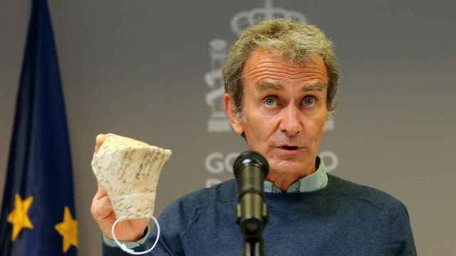 El director del Centro de Alertas y Emergencias Sanitarias (CCAES), Fernando Simón con una mascarilla durante una rueda de prensa / EUROPA PRESS - Isabel Infantes