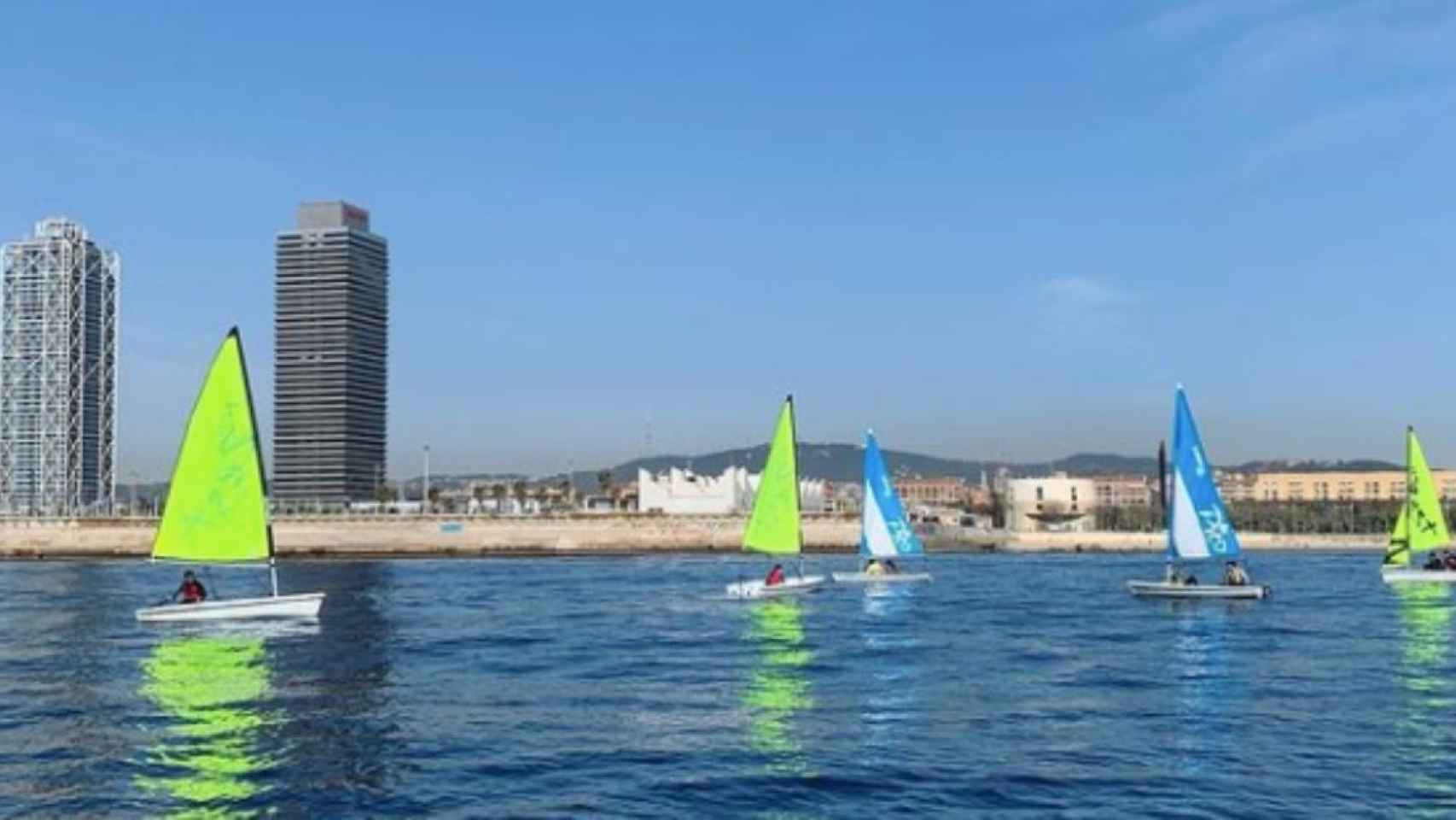 Barcos de vela navegando en Barcelona / VELA BARCELONA