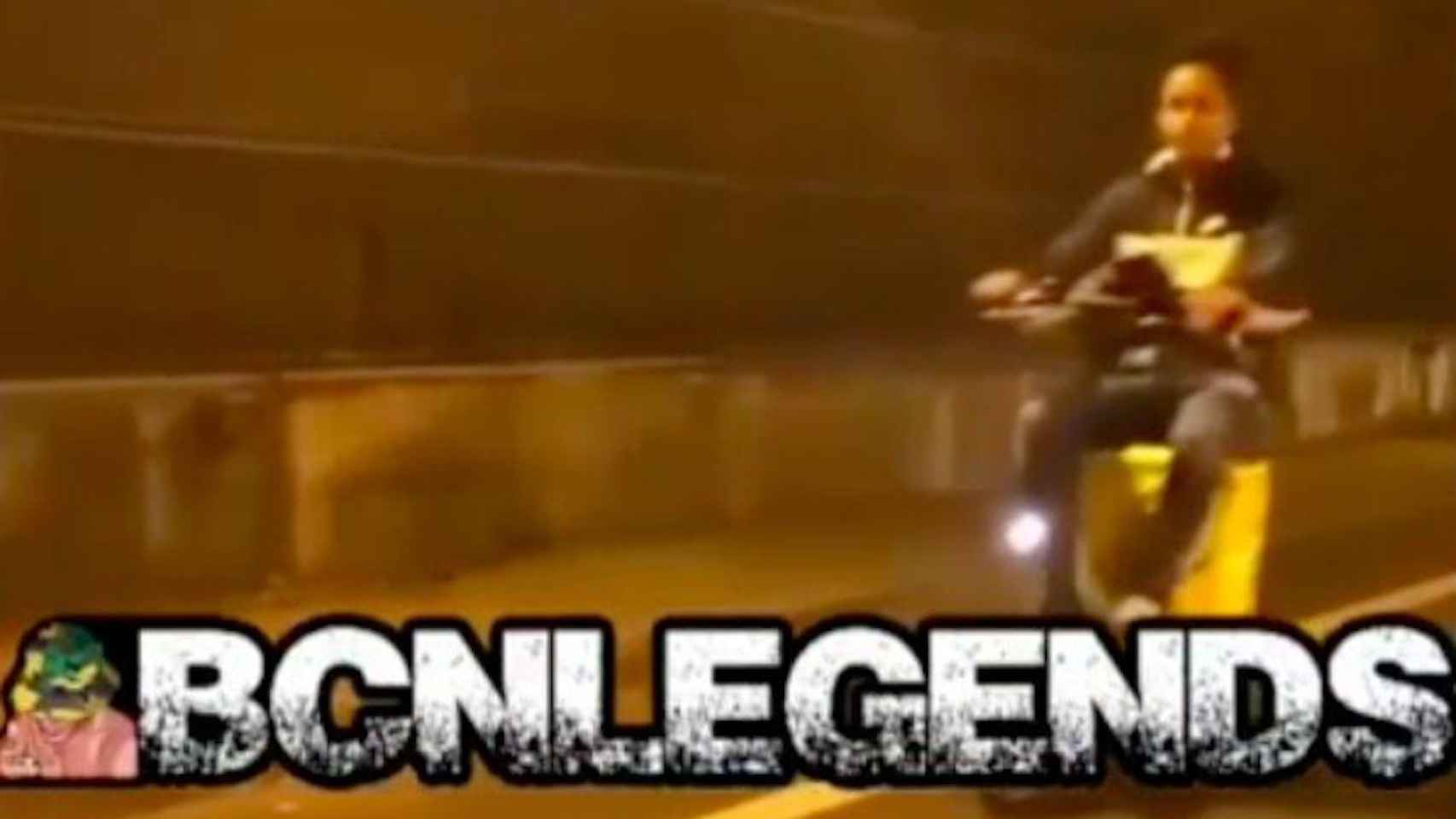 Un repartidor de Glovo se cuela en un túnel en Barcelona / TELEGRAM - 'BCN LEGENDS'