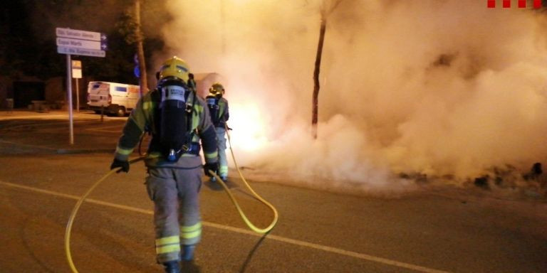 Incendios de madrugada en varios municipios catalanes / BOMBERS