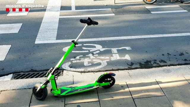 Imagen de archivo de un patinete eléctrico / MOSSOS