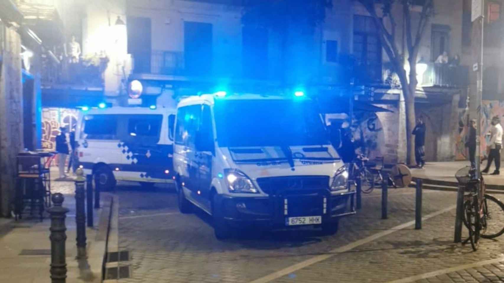 Guardia Urbana tras la pelea en el Born, en Barcelona / MA