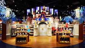 Interior de una macrotienda de Disney Store / DISNEY