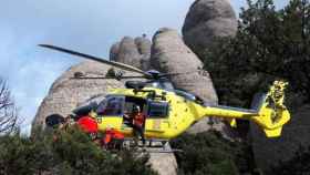 Imagen de un helicóptero de emergencias en Montserrat / BOMBERS DE LA GENERALITAT