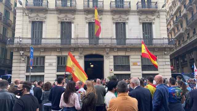 Manifestación españolista frente a la Jefatura de Via Laietana / EUROPA PRESS