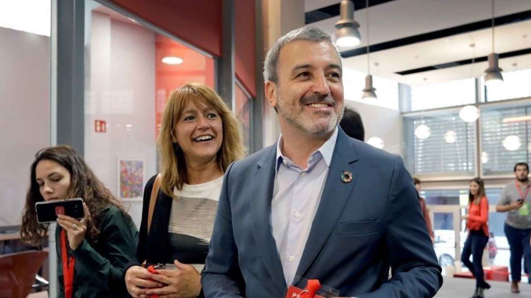 El primer teniente de alcalde de Barcelona, Jaume Collboni, junto a la teniente de alcaldía de Transición Digital, Laia Bonet / EFE