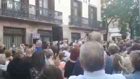 Manifestación contra el puerta a puerta en Sant Andreu / JOAN MESTRE