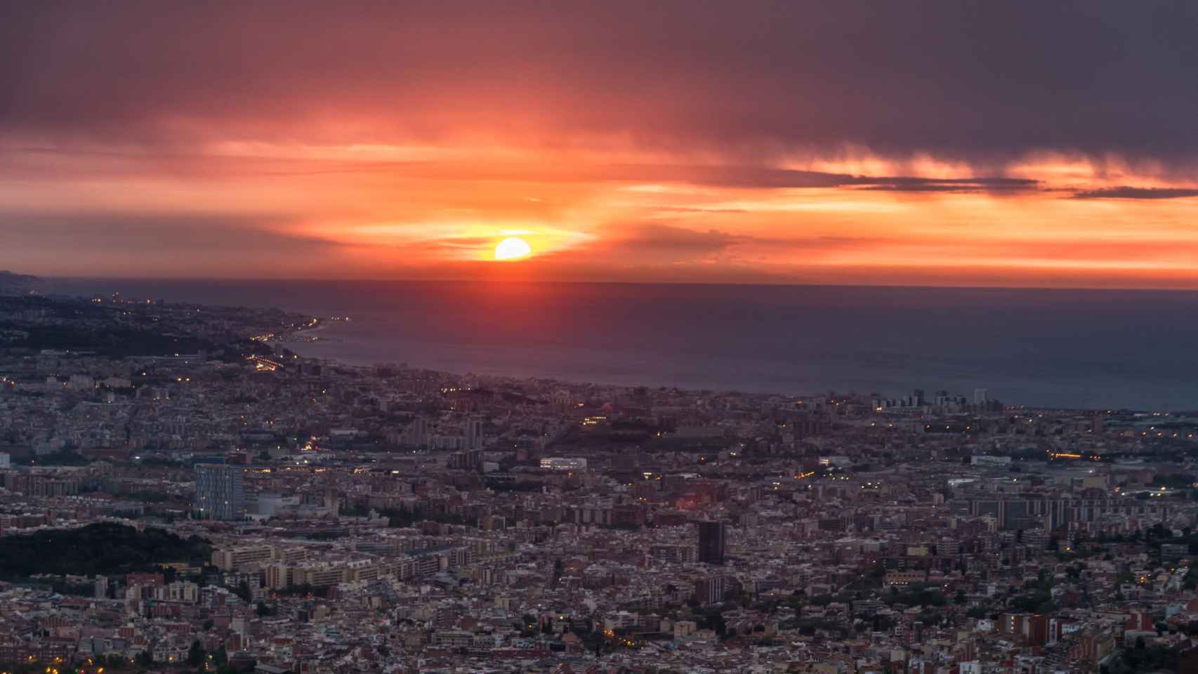 Vista panorámica de Barcelona con la ciudad de fondo / ALFONS PUERTAS - @alfons_pc