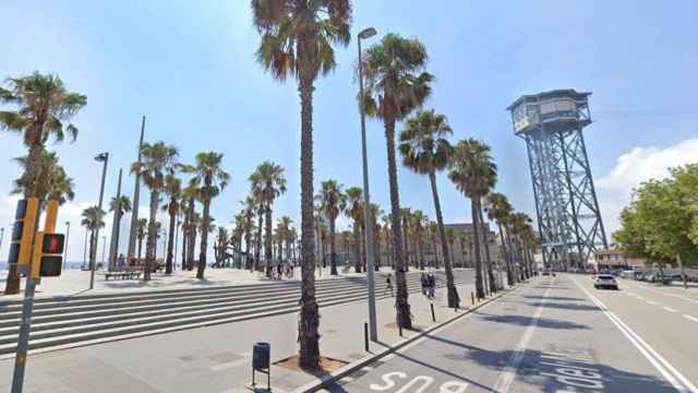 La plaza del Mar de La Barceloneta, donde un hombre fue apuñalado este sábado / GOOGLE STREET VIEW