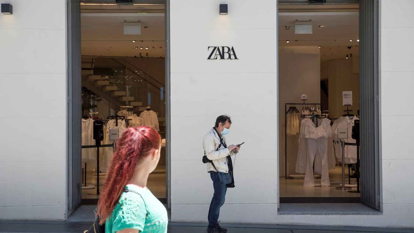 Vista de una tienda de Zara en una imagen de archivo / EFE