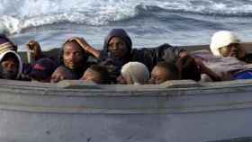 Una embarcación llena de inmigrantes / Imagen de archivo