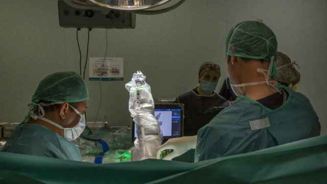 Intervención realizada con el nuevo robot, coordinada por el doctor Clavel / Hospital Quirónsalud Barcelona