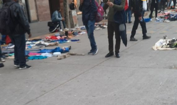 Vendedores ambulantes en la ronda de Sant Antoni / @Observa72637362