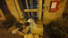 Bolsas de basura ante la sede del distrito de Sant Andreu en señal de protesta / CEDIDA
