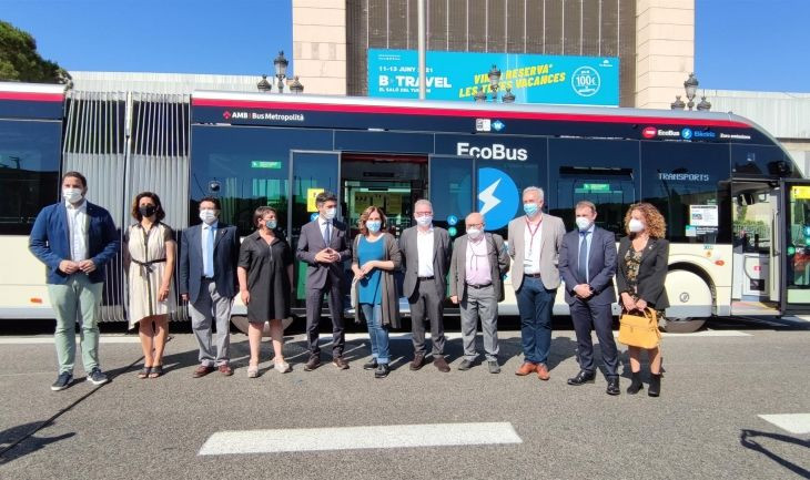 El vicepresidente del Govern y conseller de Políticas Digitales y Territorio, Jordi Puigneró, y la alcaldesa de Barcelona, Ada Colau, presentan 69 nuevos buses ecológicos que se incorporan a la flota de TMB / EUROPA PRESS