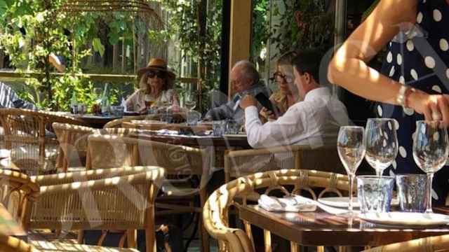 Susana Gallardo y Manuel Valls, pillados en un restaurante pijo del Hotel Vela tras el atraco / CRÓNICA GLOBAL