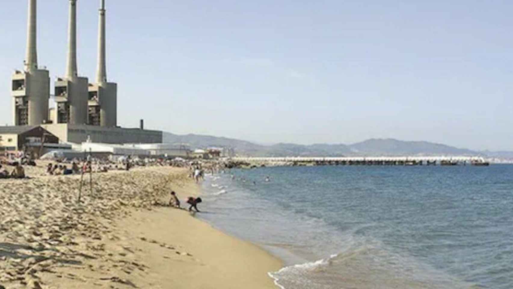 Una de las playas de Sant Adrià de Besòs en una imagen de archivo / EFE