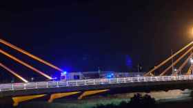 Servicios de emergencias en el puente de Can Peixauet este jueves / SANTAKO AL DESNUDO