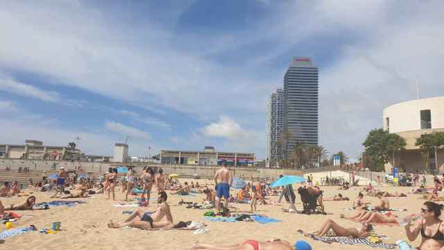 La playa Nova Icària en una imagen del verano de 2020 / TWITTER