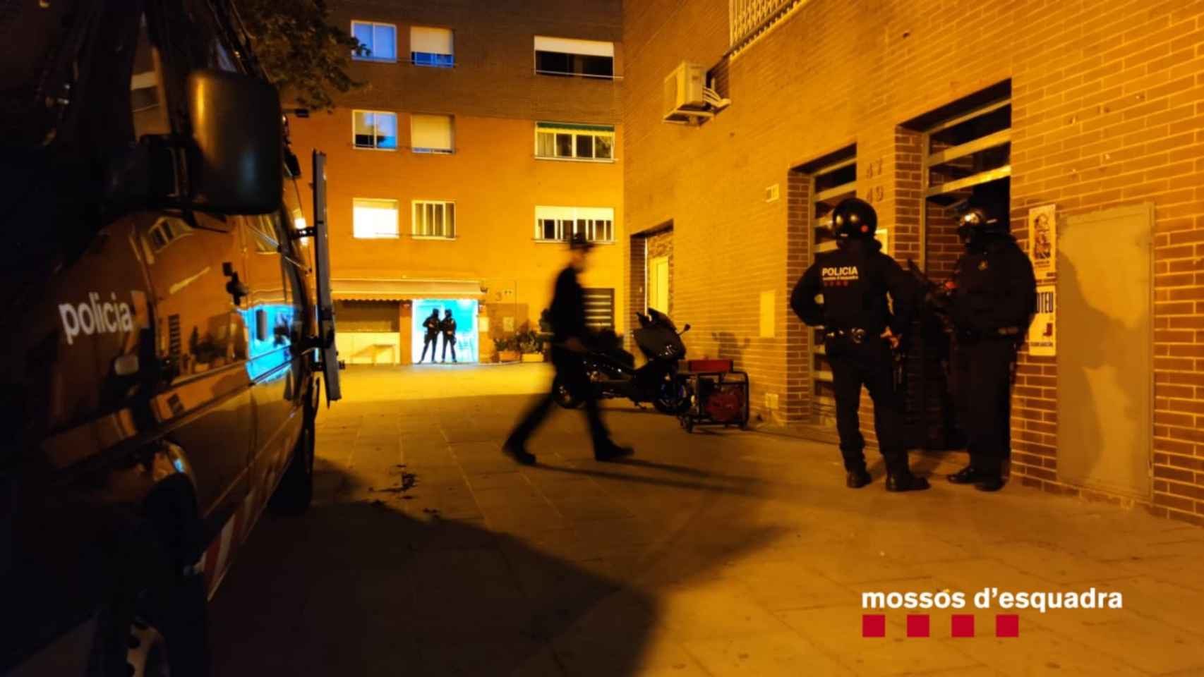 Operación contra el narcotráfico en Sants-Montjuïc / MOSSOS D'ESQUADRA