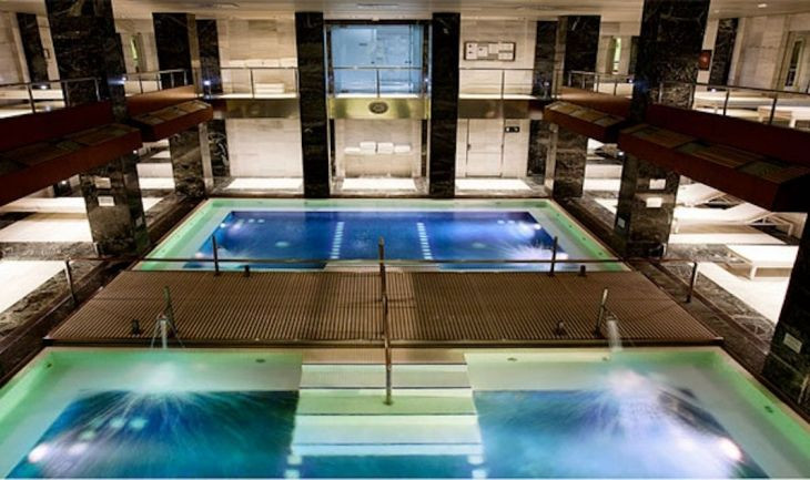 Sala de piscinas del gimnasio Arsenal Masculino de Barcelona