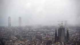 Vista de la ciudad de Barcelona durante un temporal de lluvia / EFE - Alejandro García