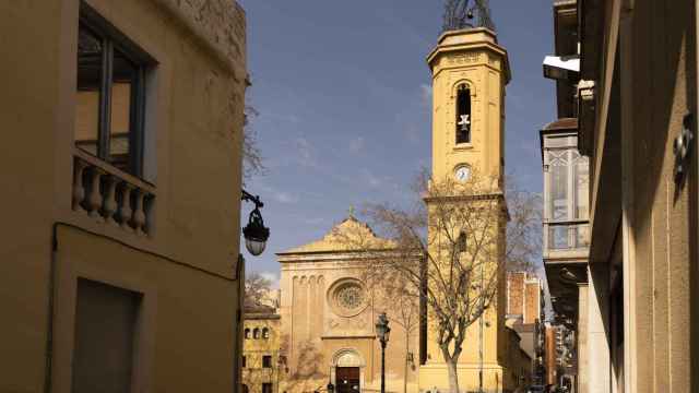 La iglesia de Santa Maria del Remei de Les Corts, en la plaza de la Concòrdia / INMA SANTOS