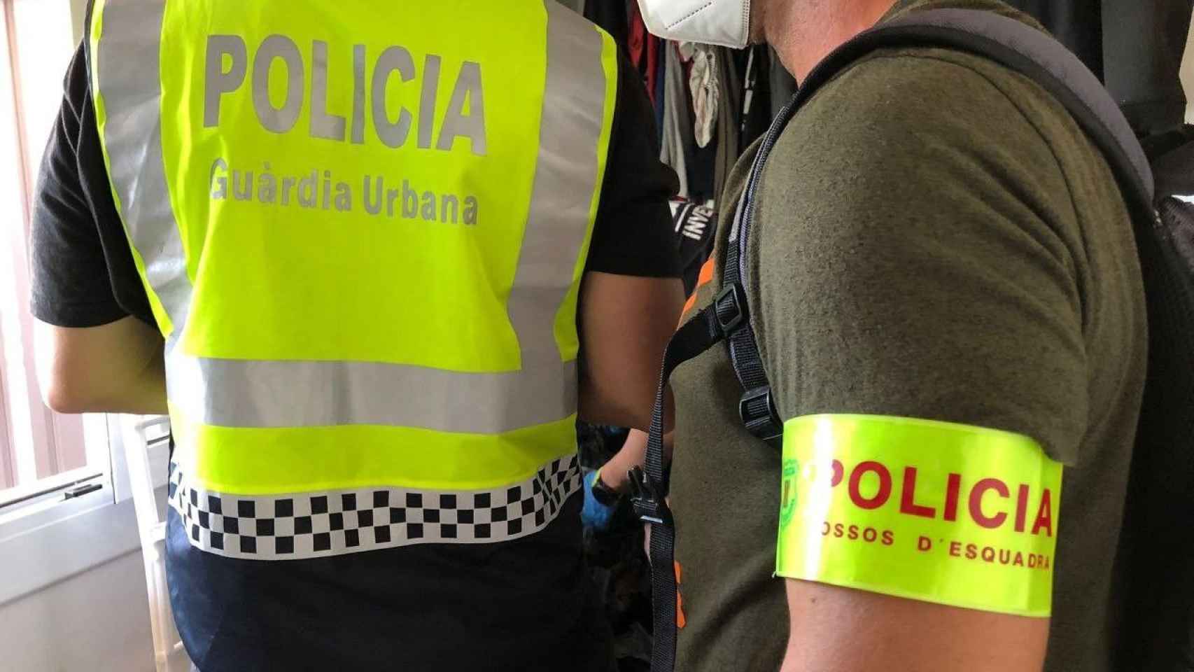 Mossos y Guardia Urbana durante el desmantelamiento de un punto de droga en Barcelona / MOSSOS D'ESQUADRA