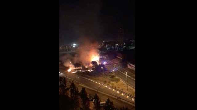 Fuego en el área metropolitana de Barcelona durante la noche de Sant Joan