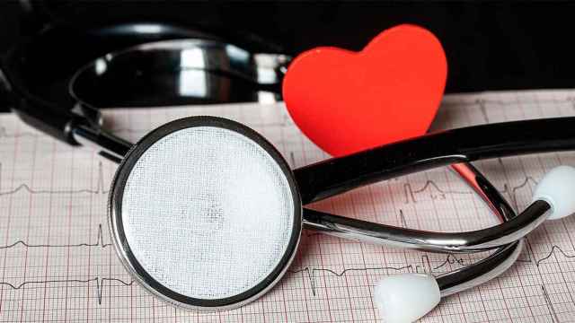 La cardioversión para restablecer el ritmo del corazón / PIXABAY